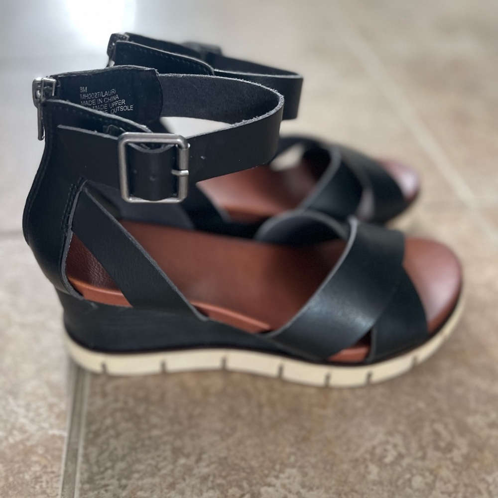 Black wedge sandals, MIA